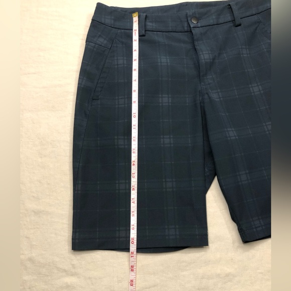 Lululemon Mens Flat Front Shorts Blue Plaid Size 34 Waist Perfect Condition - Picture 7 of 8